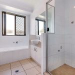 02_bathroom_retouched